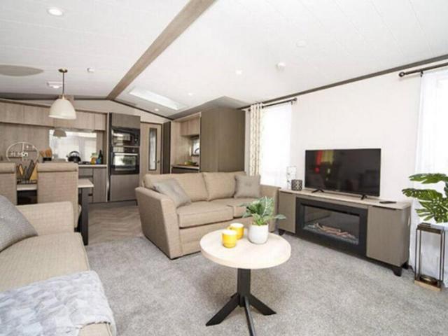 2 bedroom lodge for sale