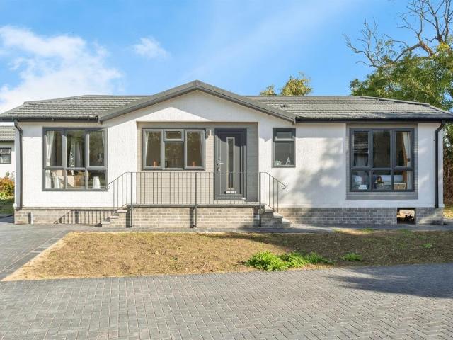 2 bedroom lodge for sale
