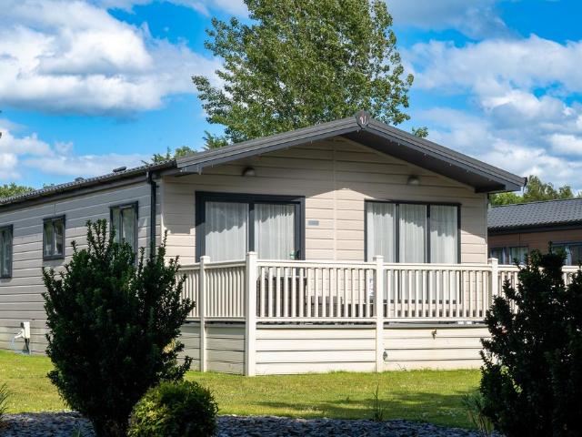 2 bedroom lodge for sale
