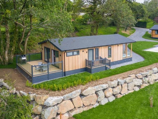 2 bedroom lodge for sale