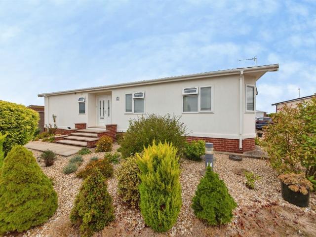 2 bedroom lodge for sale