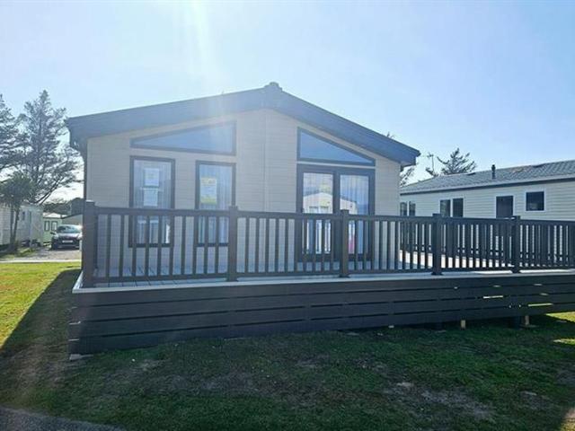 2 bedroom lodge for sale