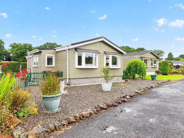 2 bedroom lodge for sale