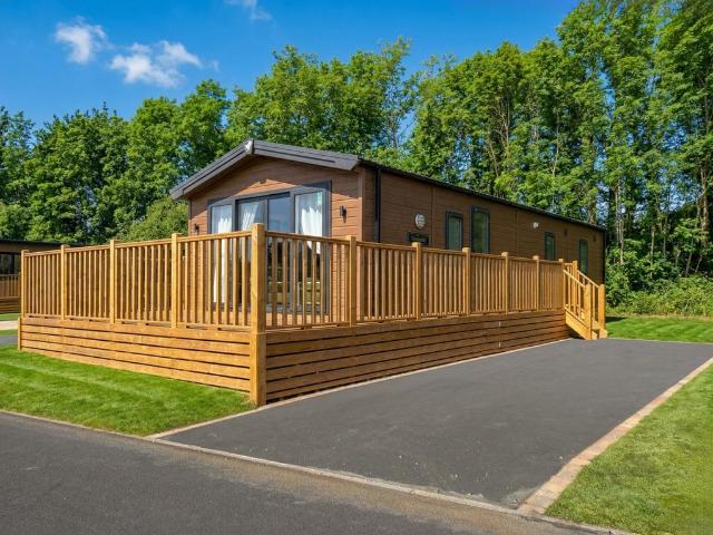 2 bedroom lodge for sale
