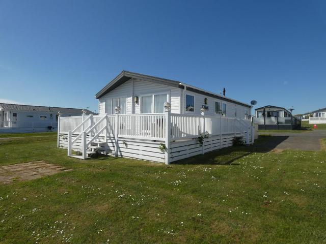 2 bedroom lodge for sale