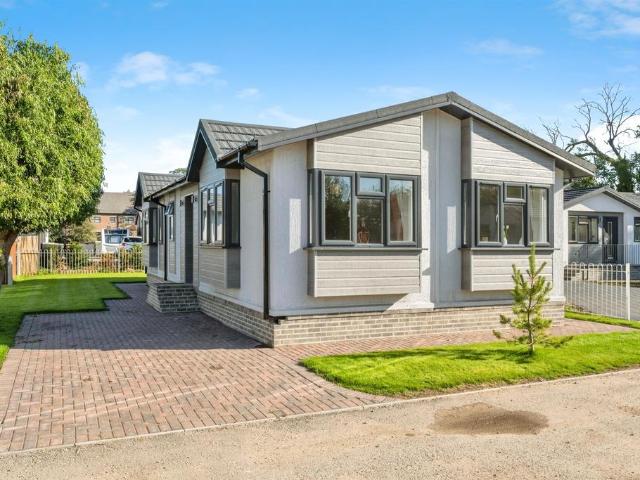 2 bedroom lodge for sale
