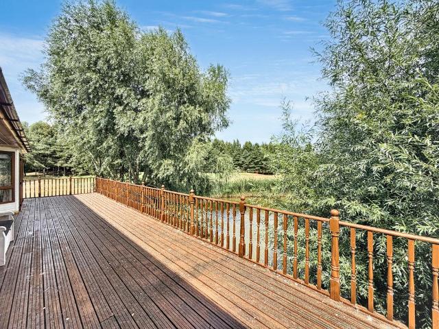 2 bedroom lodge for sale