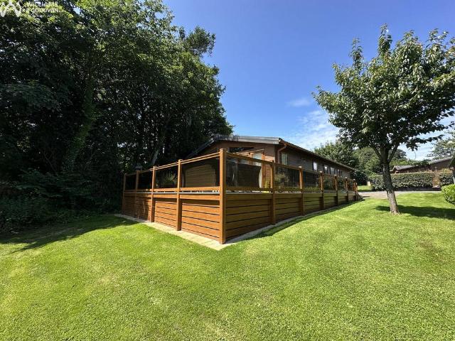 2 bedroom lodge for sale