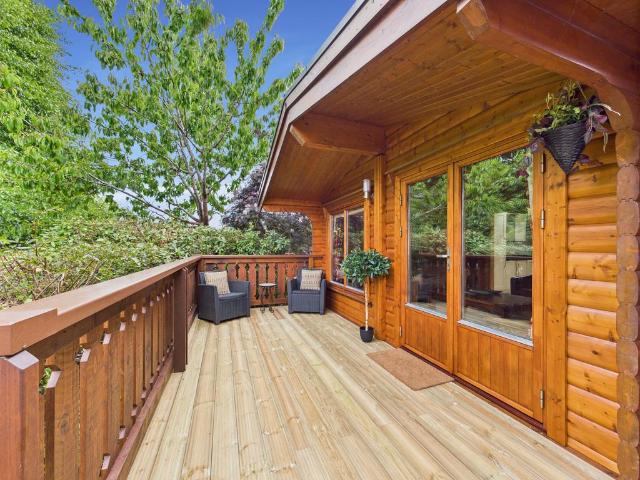 2 bedroom lodge for sale