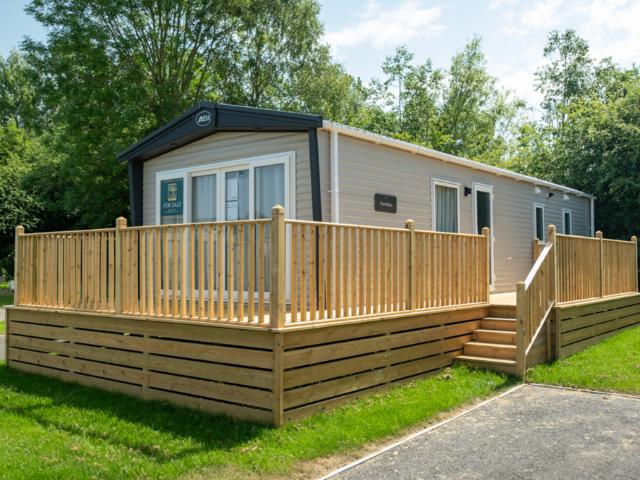 2 bedroom lodge for sale