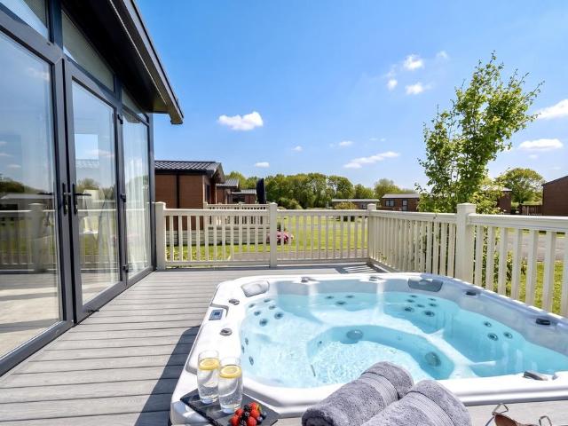2 bedroom lodge for sale