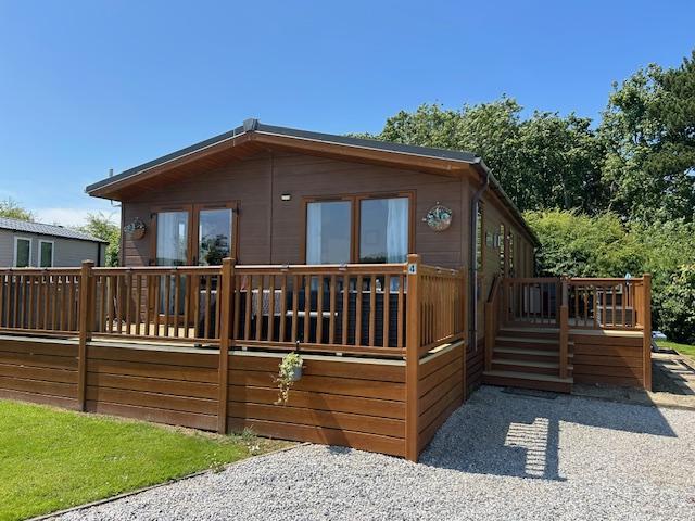 2 bedroom lodge for sale