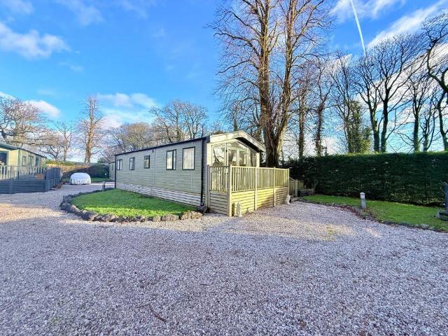 2 bedroom lodge for sale