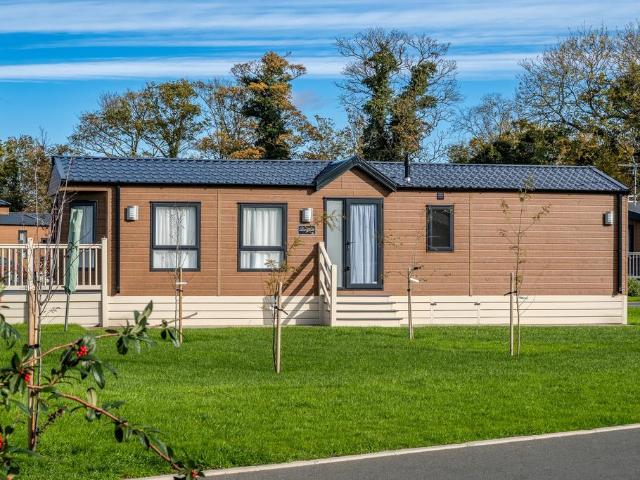 2 bedroom lodge for sale