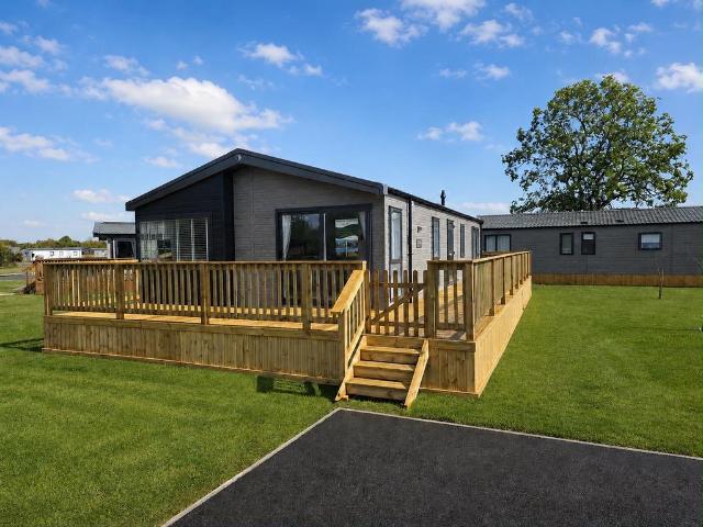 2 bedroom lodge for sale