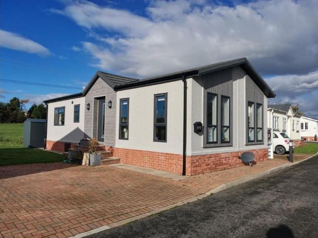 2 bedroom lodge for sale