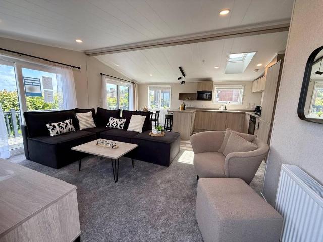 2 bedroom lodge for sale