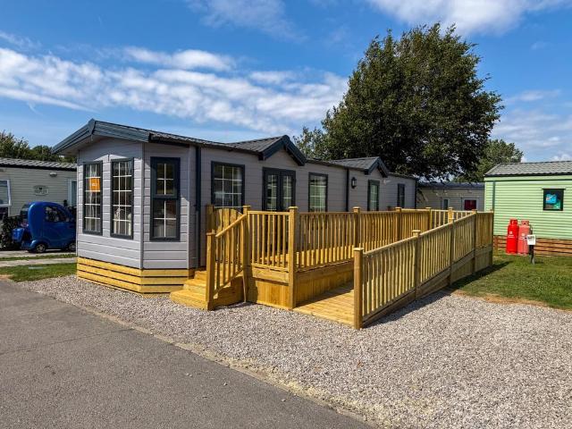 2 bedroom lodge for sale