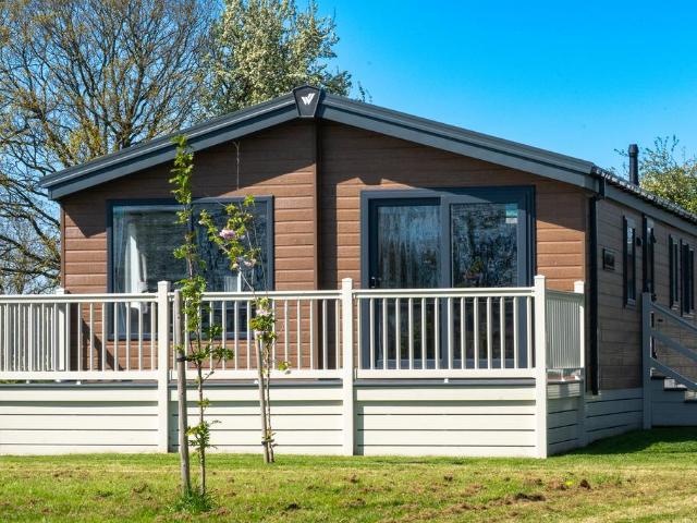2 bedroom lodge for sale