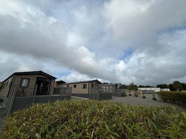 2 bedroom lodge for sale