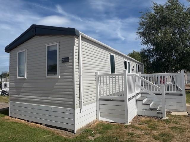 2 bedroom lodge for sale