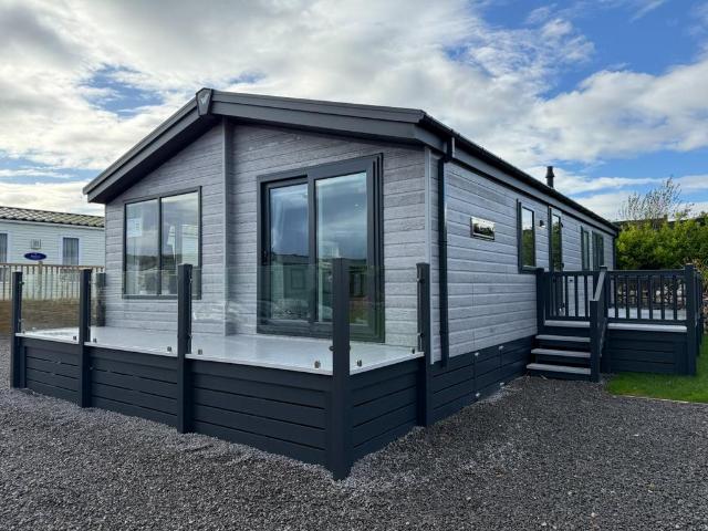 2 bedroom lodge for sale