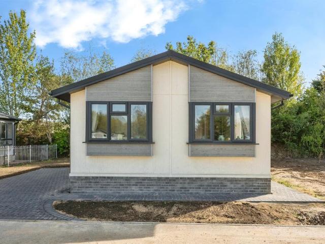 2 bedroom lodge for sale