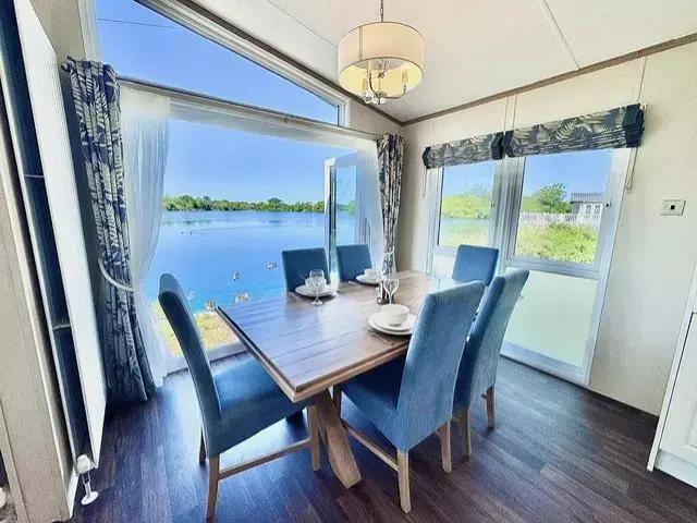 2 bedroom lodge for sale