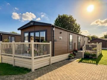2 bedroom lodge for sale