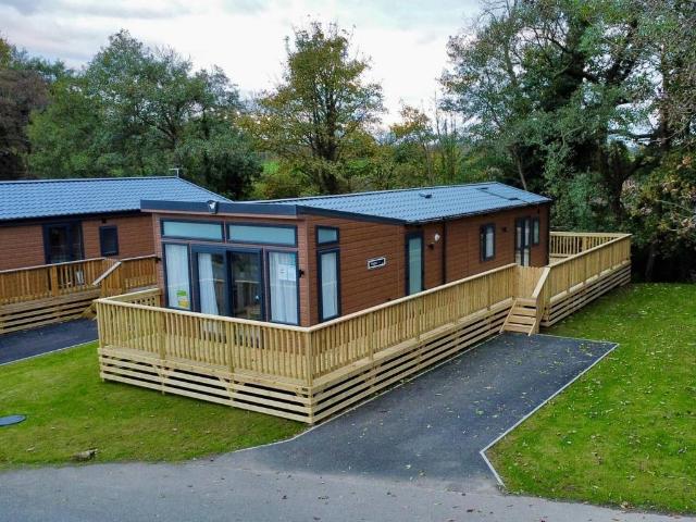 2 bedroom lodge for sale