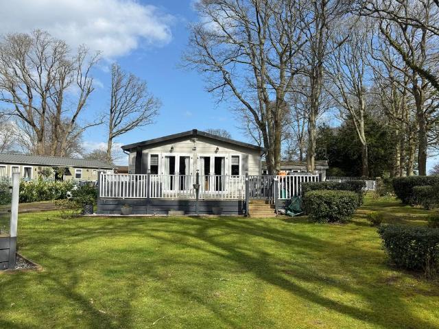 2 bedroom lodge for sale