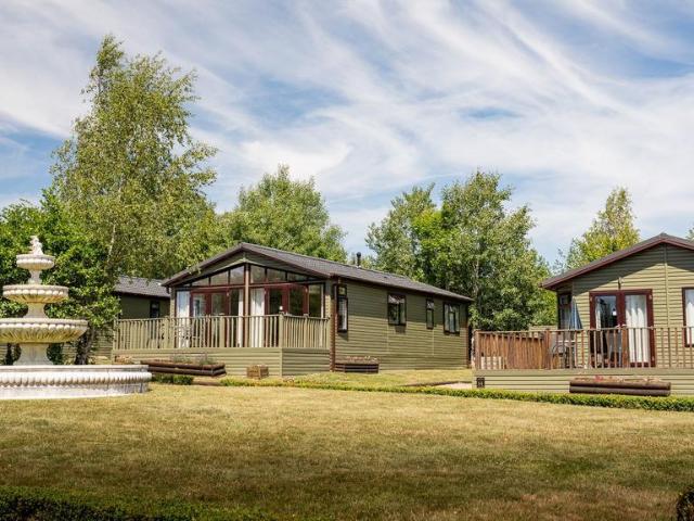2 bedroom lodge for sale