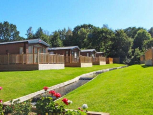 2 bedroom lodge for sale