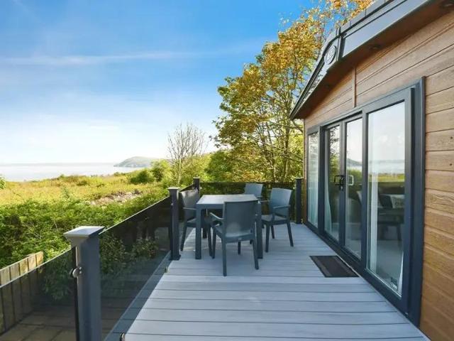 2 bedroom lodge for sale