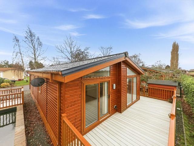 2 bedroom lodge for sale