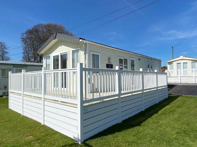 2 bedroom lodge for sale