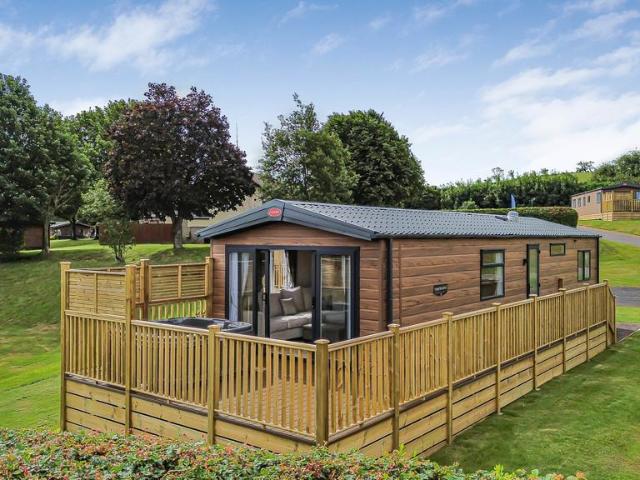 2 bedroom lodge for sale