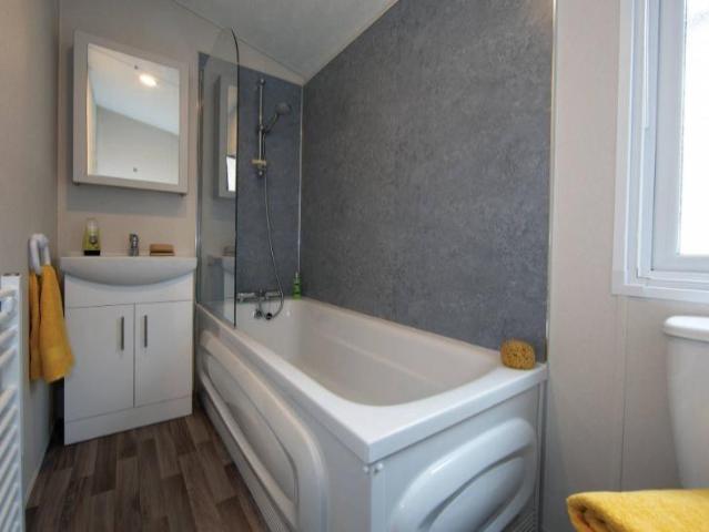 2 bedroom lodge for sale