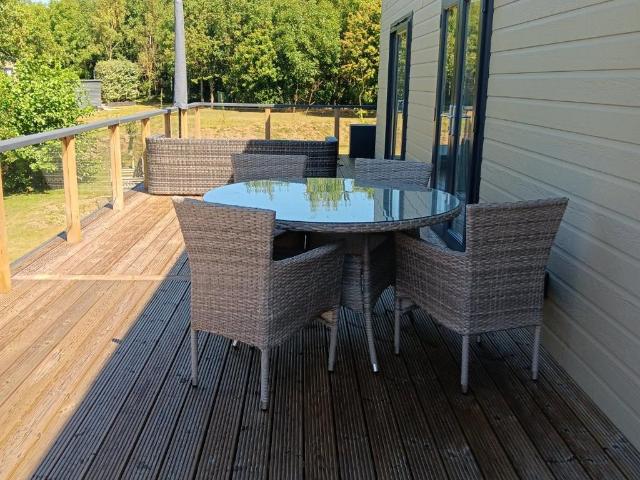 2 bedroom lodge for sale