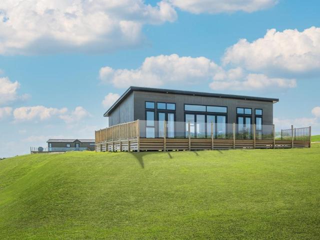 2 bedroom lodge for sale