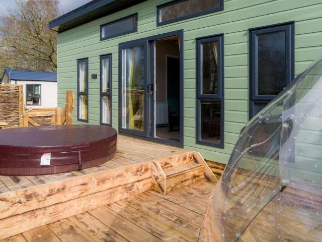 2 bedroom lodge for sale