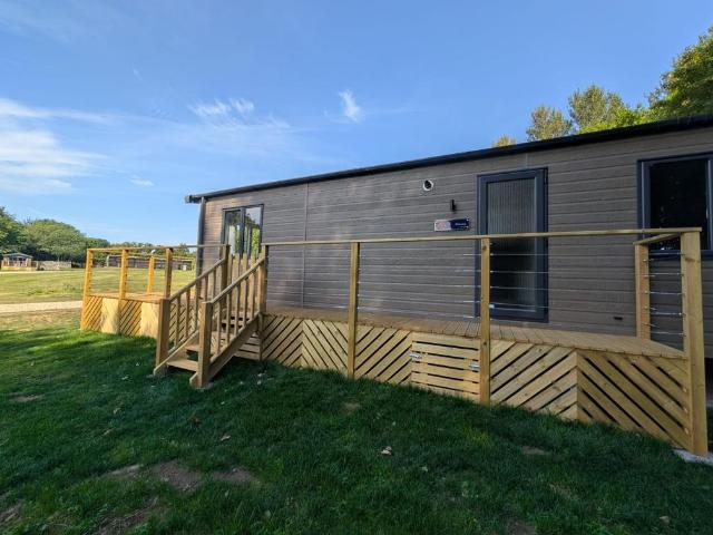 2 bedroom lodge for sale