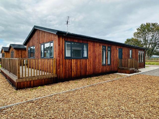2 bedroom lodge for sale