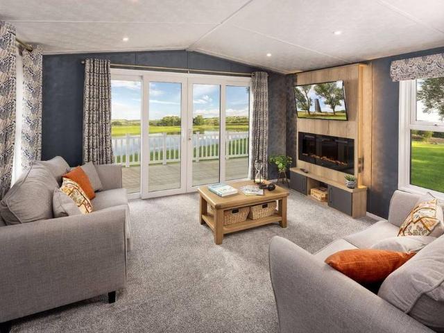 2 bedroom lodge for sale