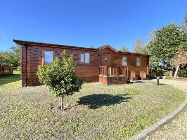 2 bedroom lodge for sale
