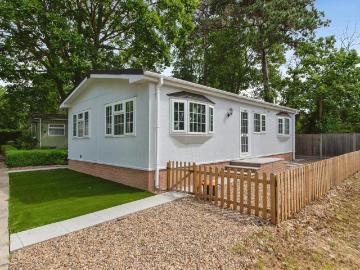 2 bedroom lodge for sale