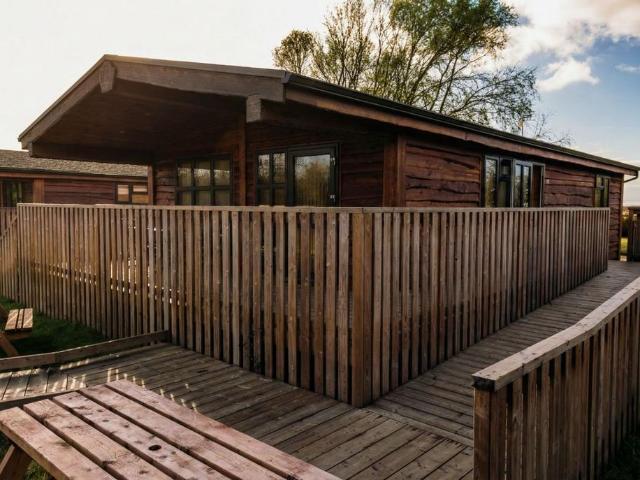 2 bedroom lodge for sale