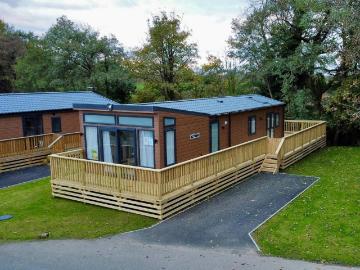 2 bedroom lodge for sale