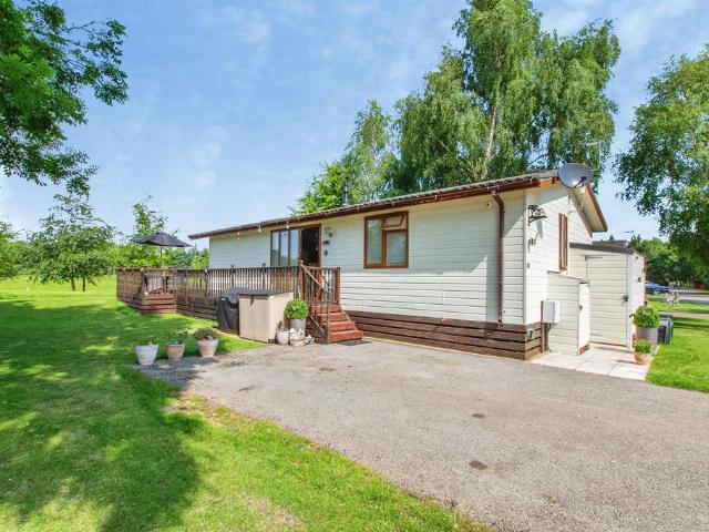 2 bedroom lodge for sale