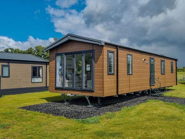 2 bedroom lodge for sale